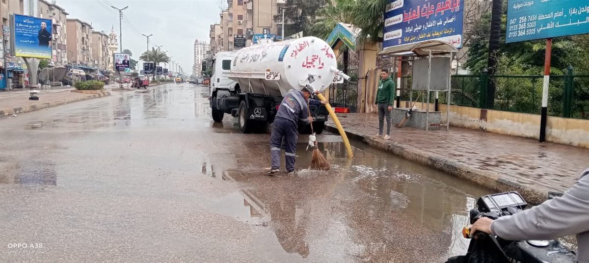 كسح مياه الأمطار من شوارع دسوق&nbsp;