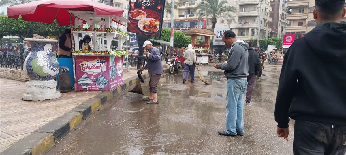كسح مياه الأمطار من شوارع دسوق&nbsp;