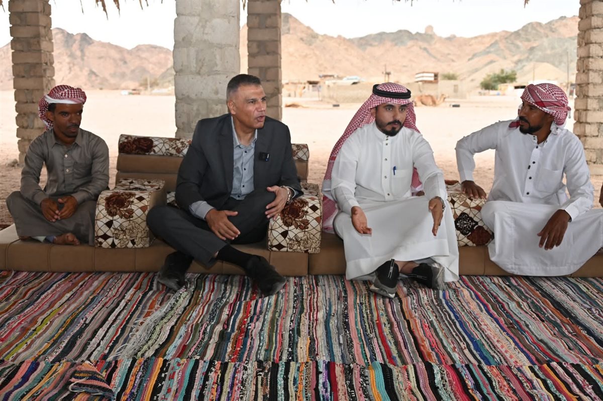 محافظ جنوب سيناء يزور أهالي تجمع وادي خريزة