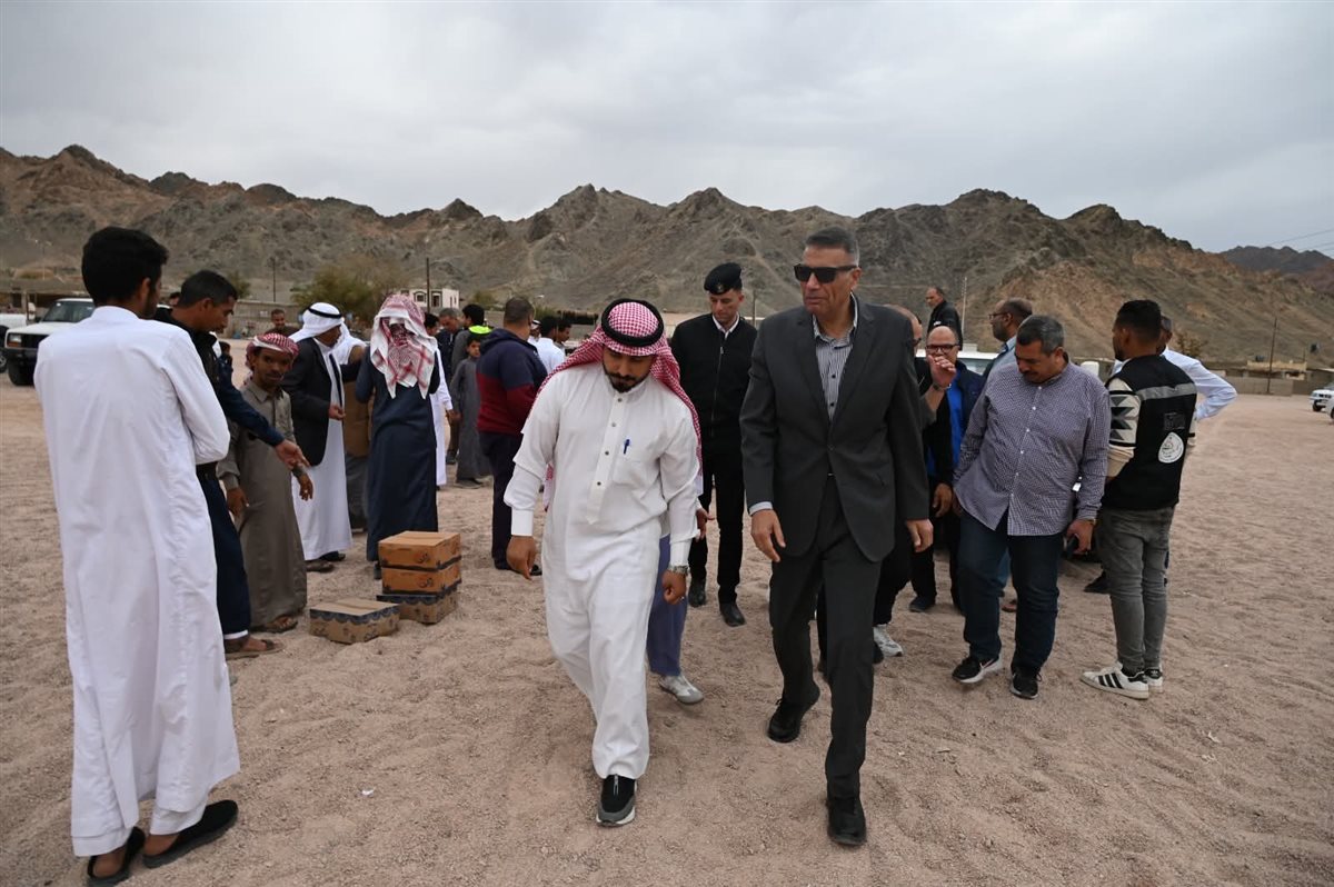 محافظ جنوب سيناء يزور أهالي تجمع وادي خريزة