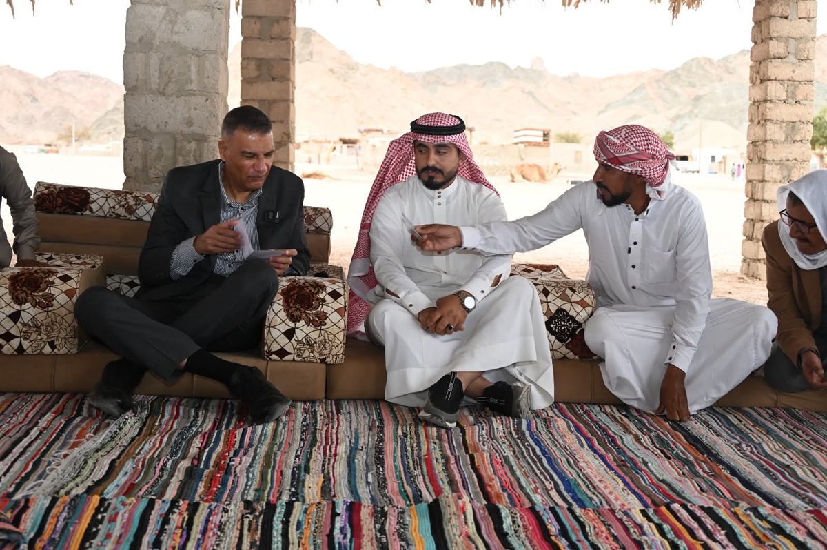 محافظ جنوب سيناء يزور أهالي تجمع وادي خريزة