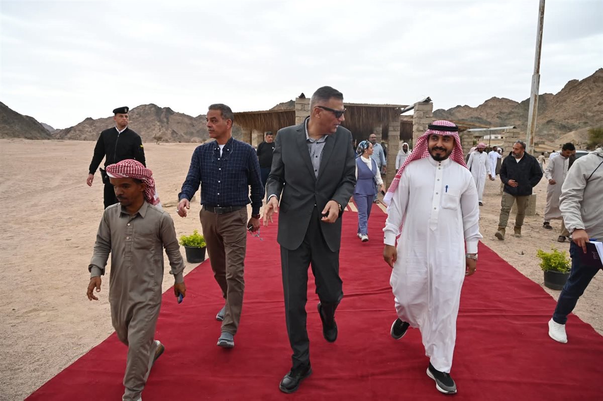 محافظ جنوب سيناء يزور أهالي تجمع وادي خريزة