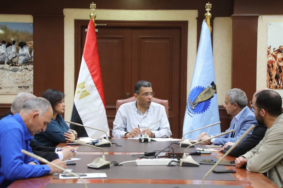 محافظ البحر الأحمر يوجه بإنشاء محطة تحلية جديدة بالغردقة