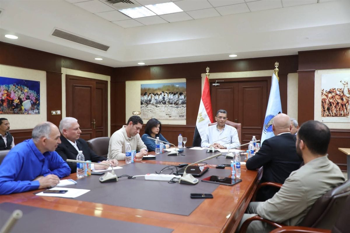 محافظ البحر الأحمر يوجه بإنشاء محطة تحلية جديدة بالغردقة