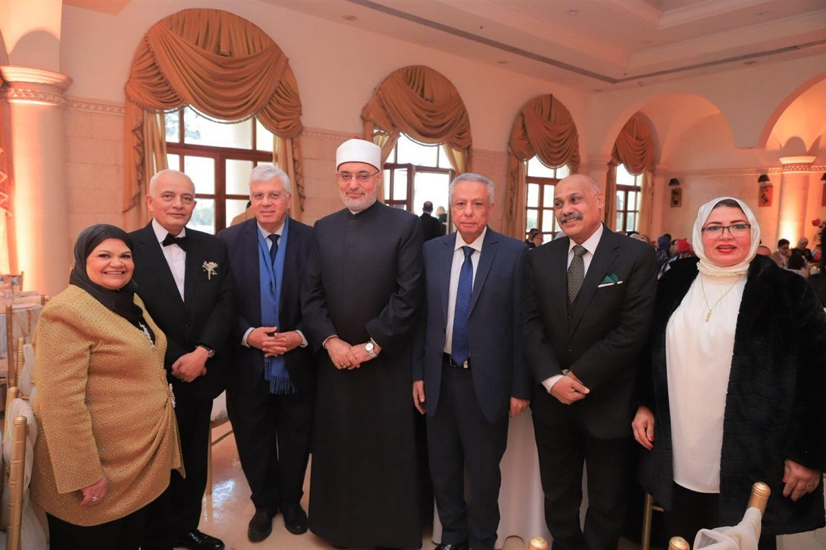 وزير التعليم السابق رضا حجازي يحتفل بعقد قران نجله