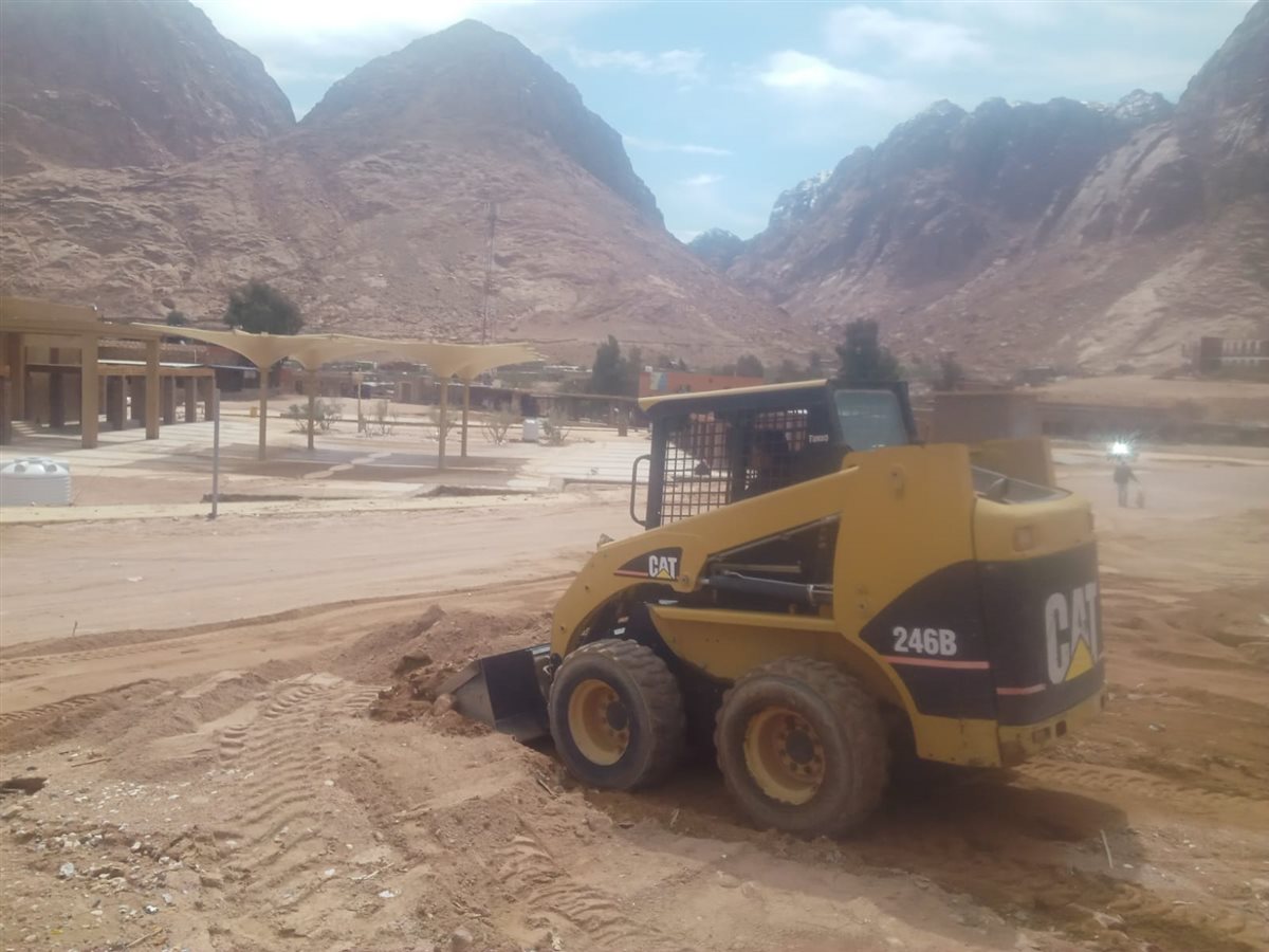 رفع آثار السيول وفتح الطرق بسانت كاترين 