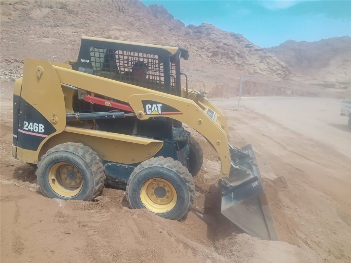 رفع آثار السيول وفتح الطرق بسانت كاترين 