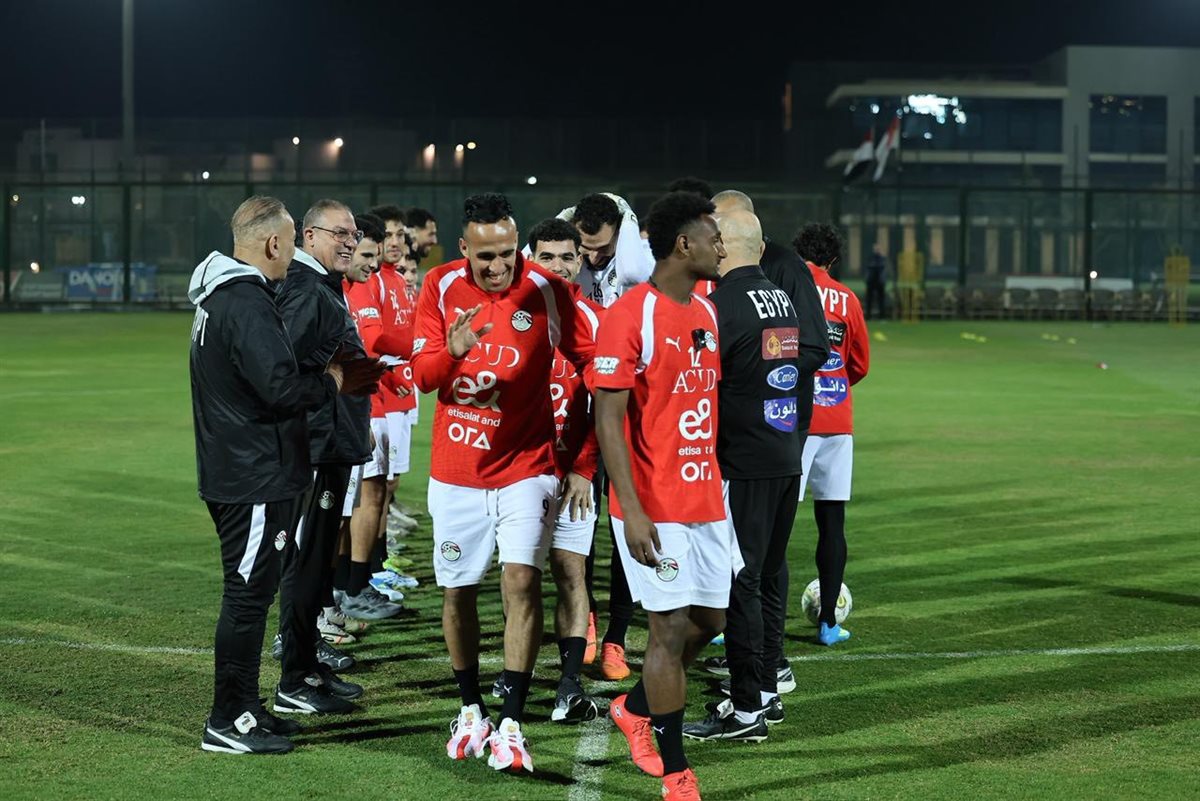 ممر شرفي للاعبي منتخب مصر الجديد (4)