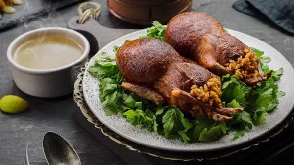 خطوات تحضير &nbsp;الحمام المحشي بالارز فاطمه ابو حاتي