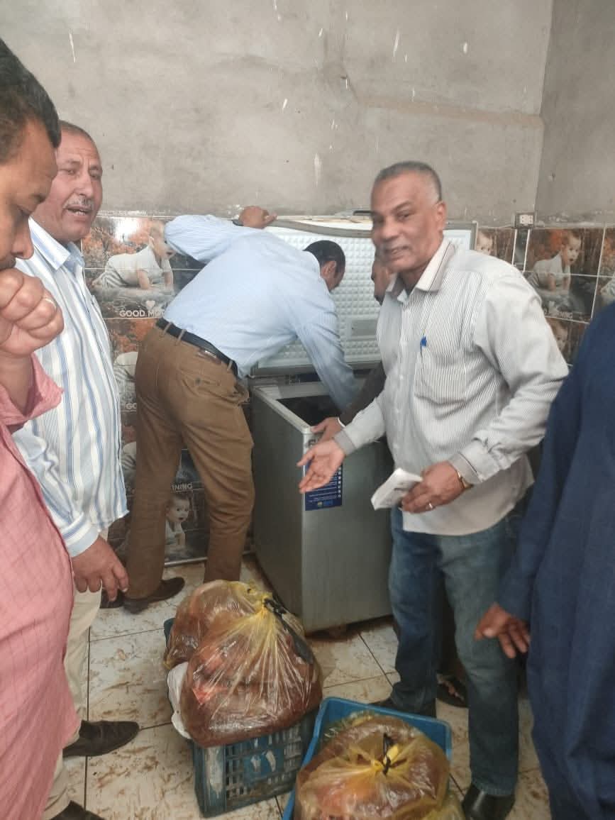 ضبط لحوم فاسدة داخل مطعم