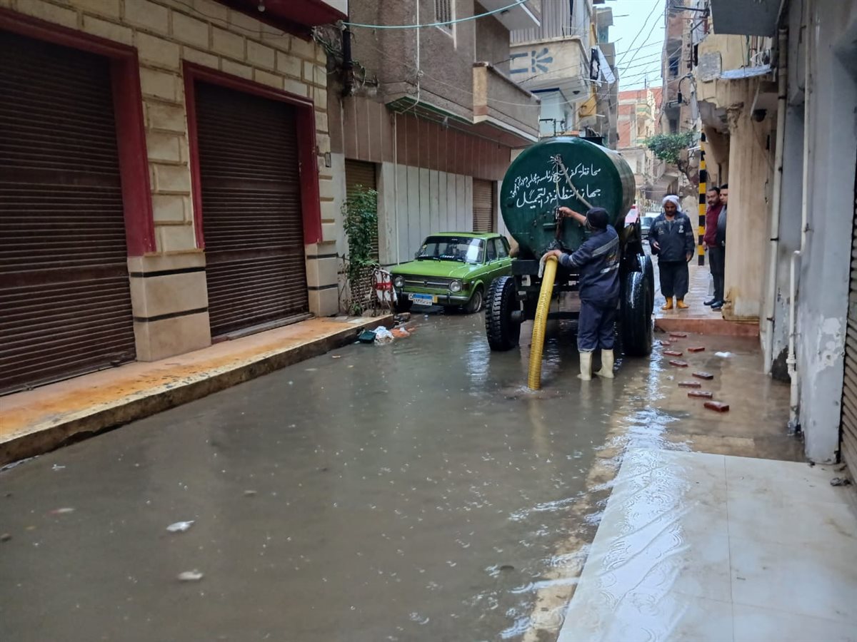 كسح مياه الأمطار من الشوارع