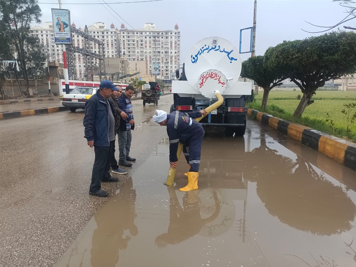 كسح مياه الأمطار من الشوارع