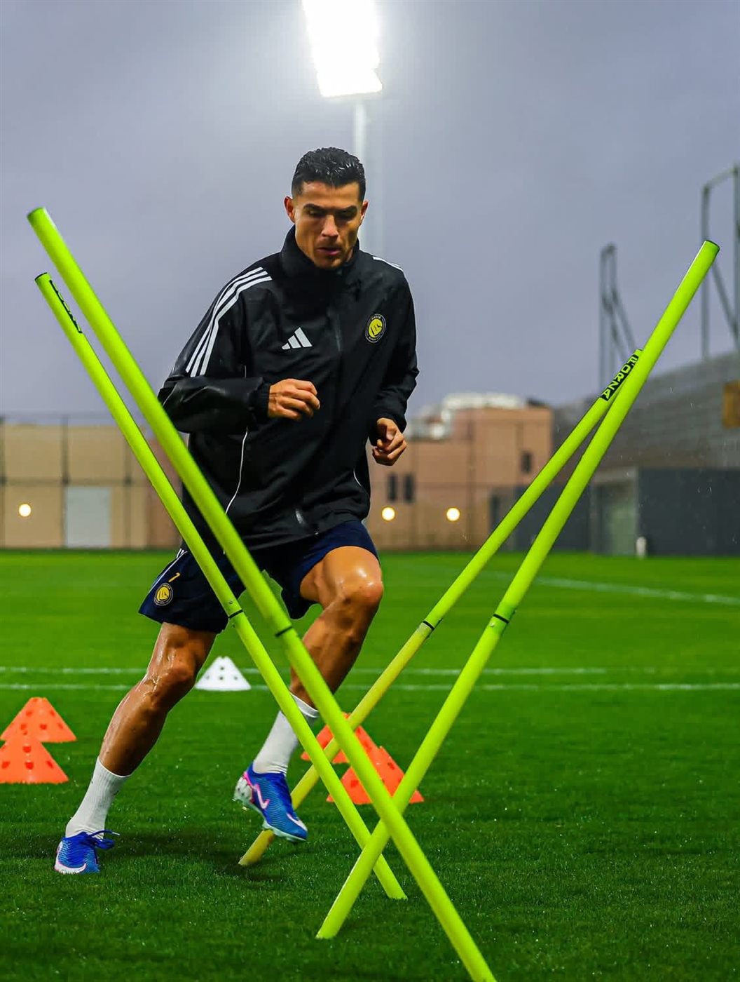 بعد غيابه ما يقرب من شهر.. كريستيانو رونالدو قائد النصر يواصل برنامجه التأهيلي من أجل التعافي من الإصابة