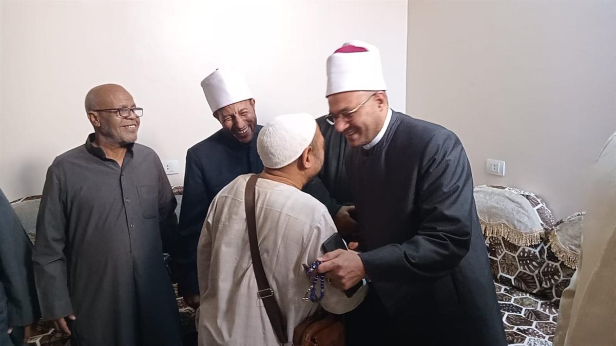 وزير الأوقاف يوجه بتكريم الشيخ محمد حسن&nbsp;