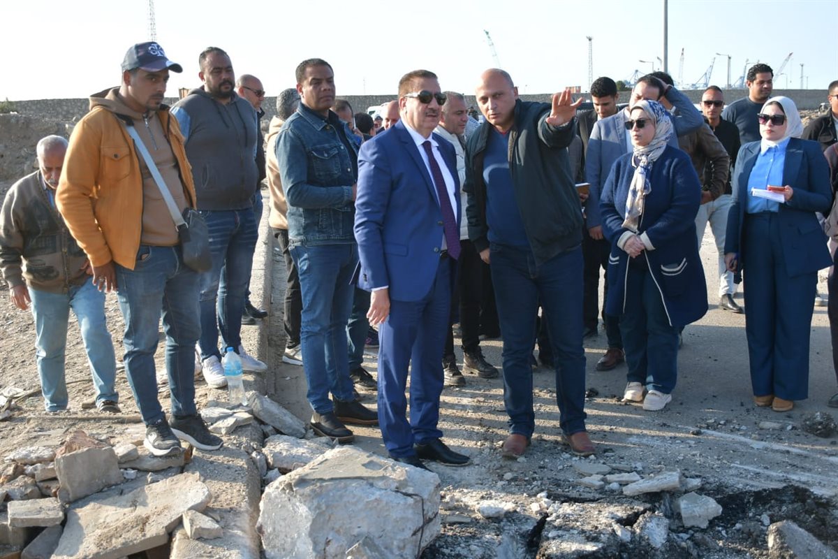 هدم كوبري الحرفيين المتهالك ببورفؤاد 