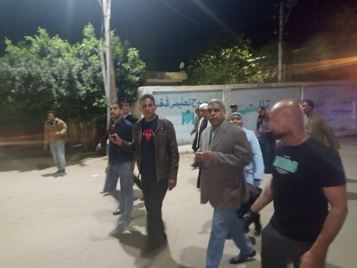 تحرير 3 محاضر لمخالفة قرار الغلق