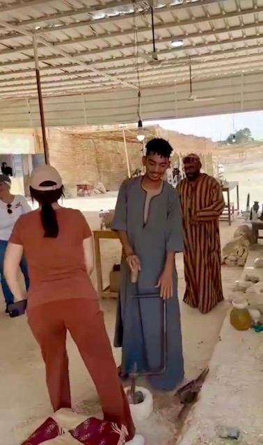 ريهام عبد الغفور بأحد مصانع الألباستر بالأقصر&nbsp;