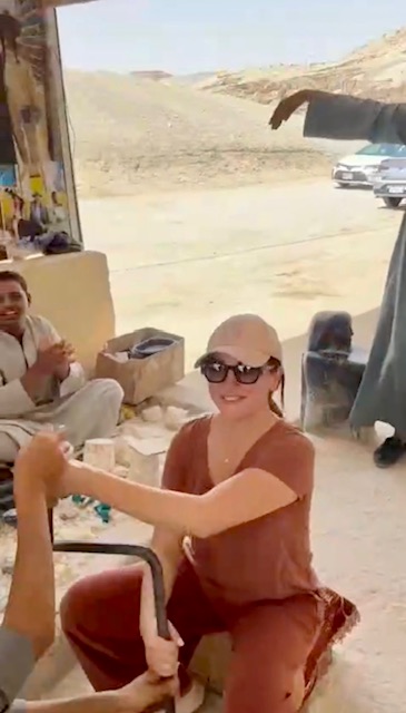 ريهام عبد الغفور بأحد مصانع الألباستر بالأقصر&nbsp;