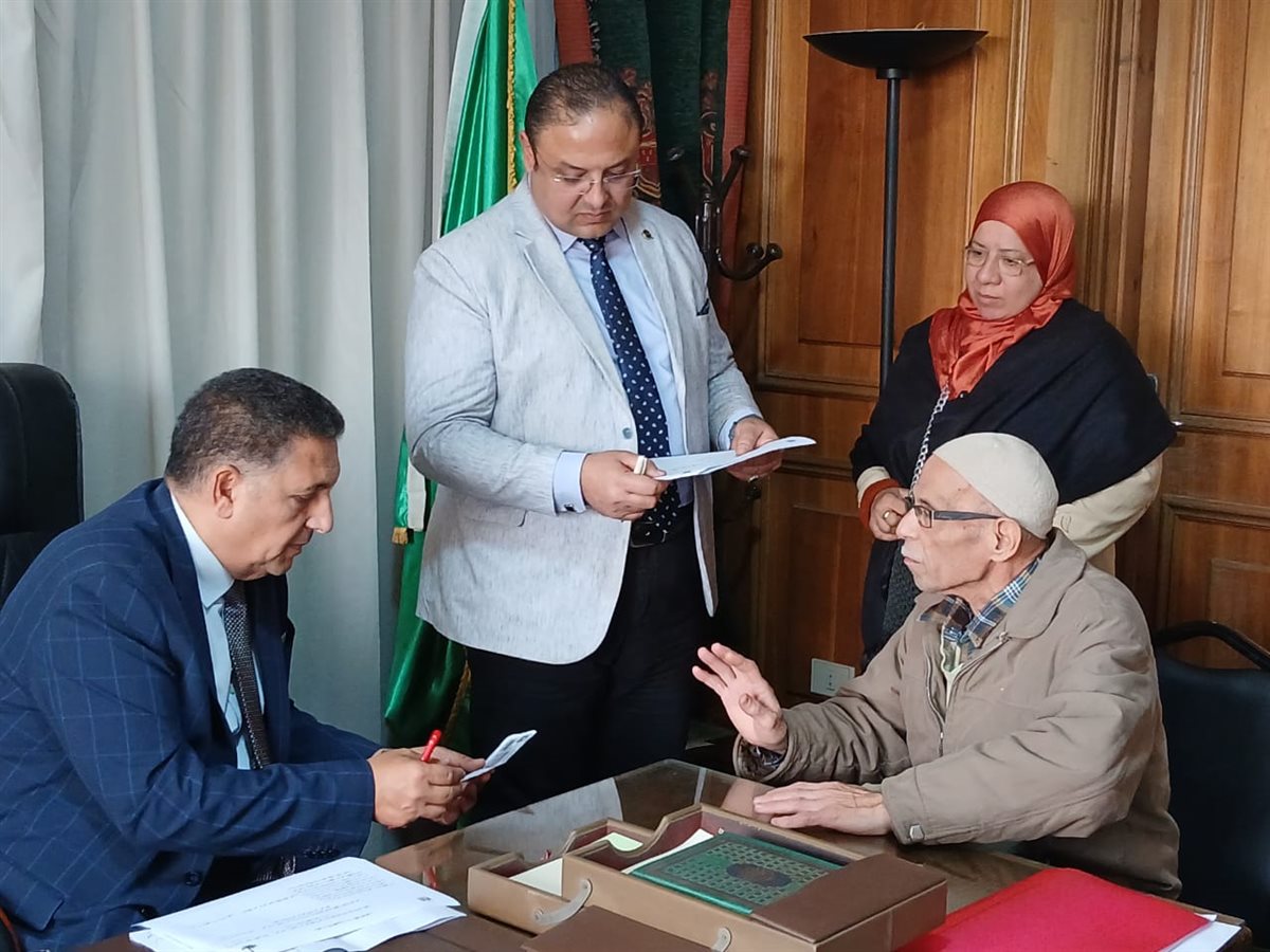 محافظ القليوبية خلال اللقاء 