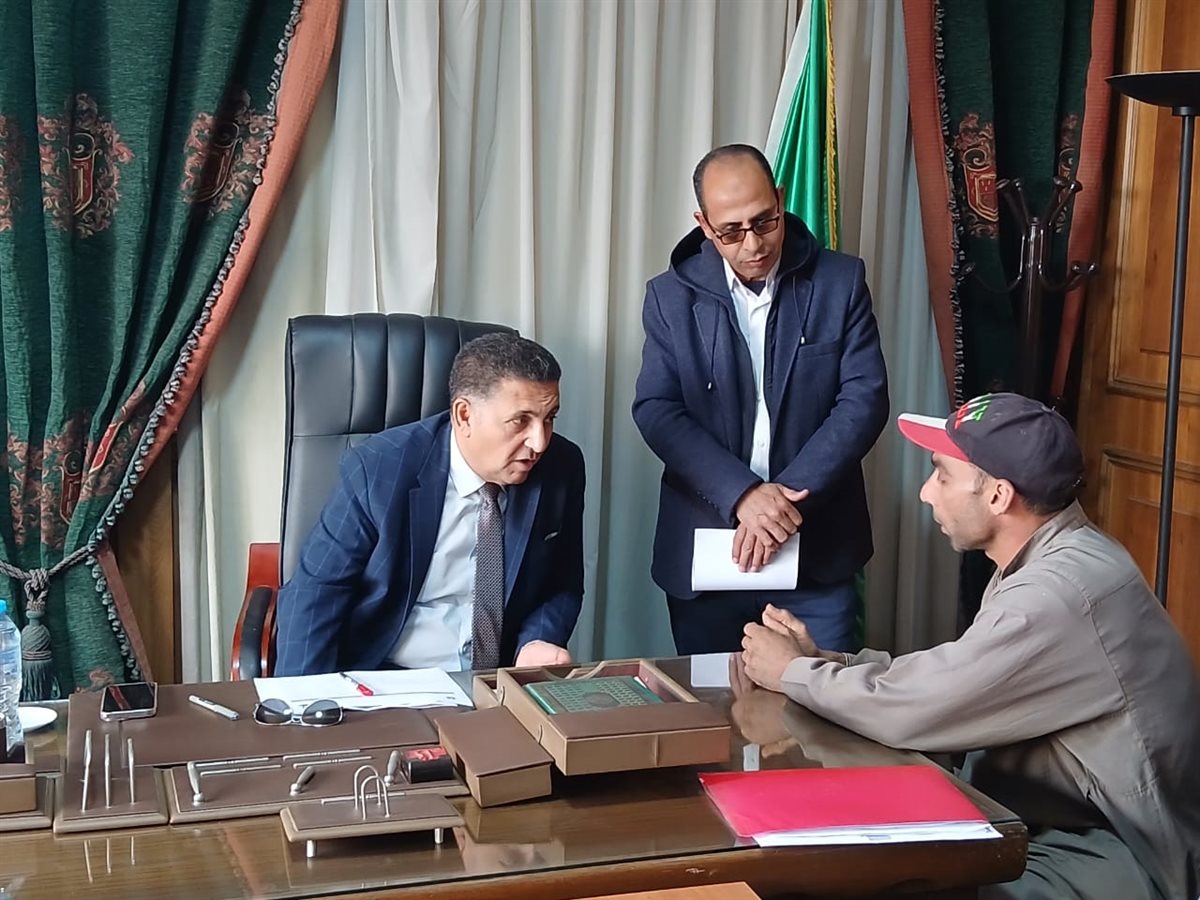 محافظ القليوبية خلال اللقاء 