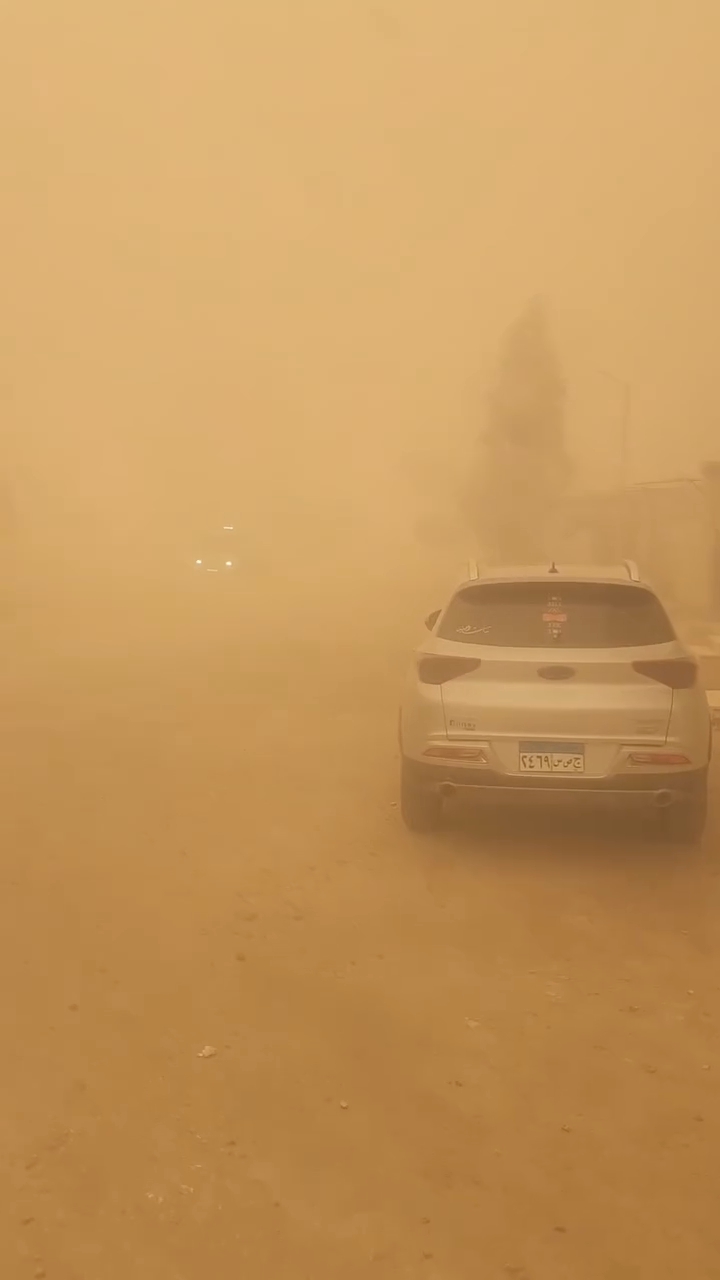 عاصفة ترابية تضرب الوادي الجديد
