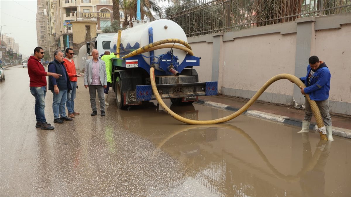 أعمال سحب وشفط تجمعات الأمطار