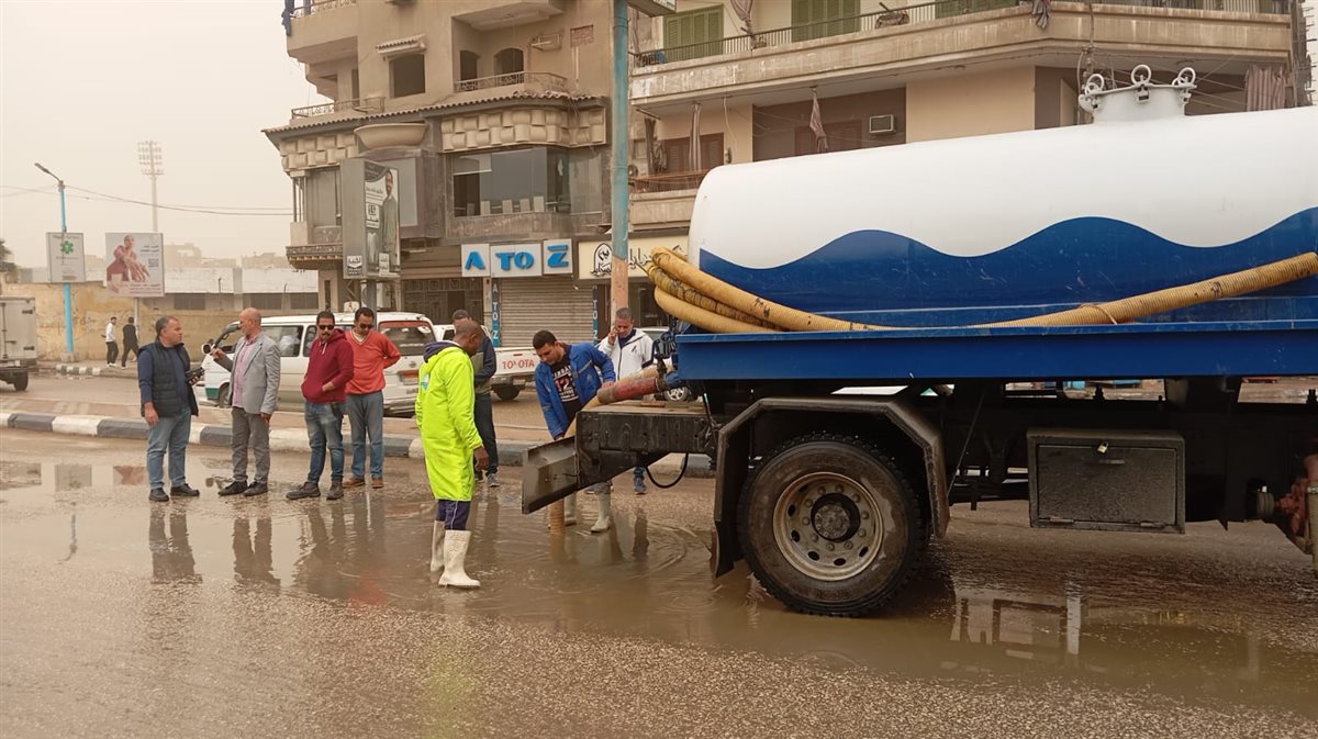 أعمال سحب وشفط تجمعات الأمطار