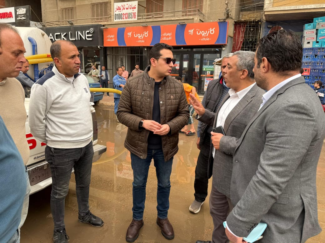 نائب محافظ الفيوم يتابع أعمال سحب مياه الأمطار بعدد من الشوارع والأحياء