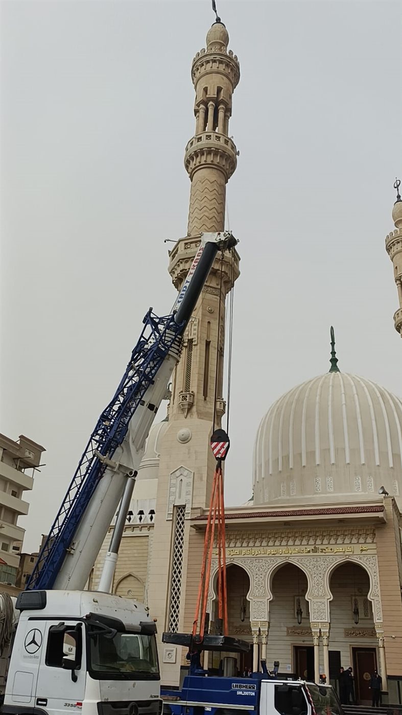 <strong>ميل هلال مئذنة مسجد البحر بدمياط</strong>