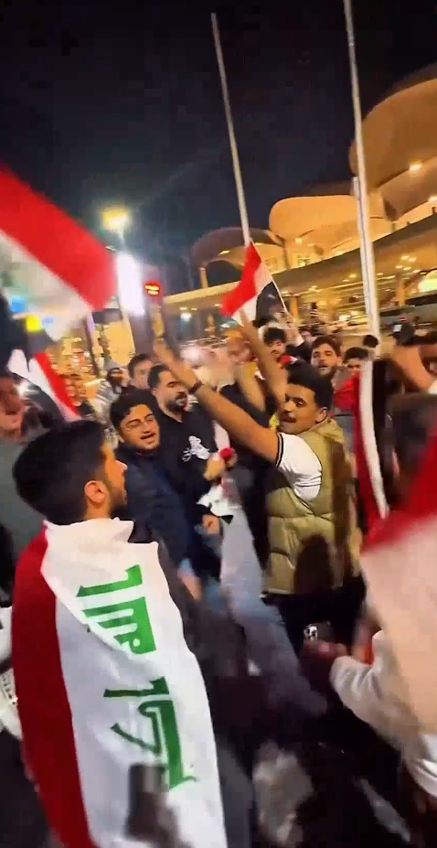 الجماهير الأردنية والعراقية ترحب ببعثة منتخب العراق احتفالًا بتأهله لكأس العالم 2026