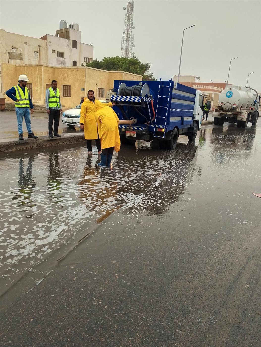 سحب مياه الأمطار بالقصير 
