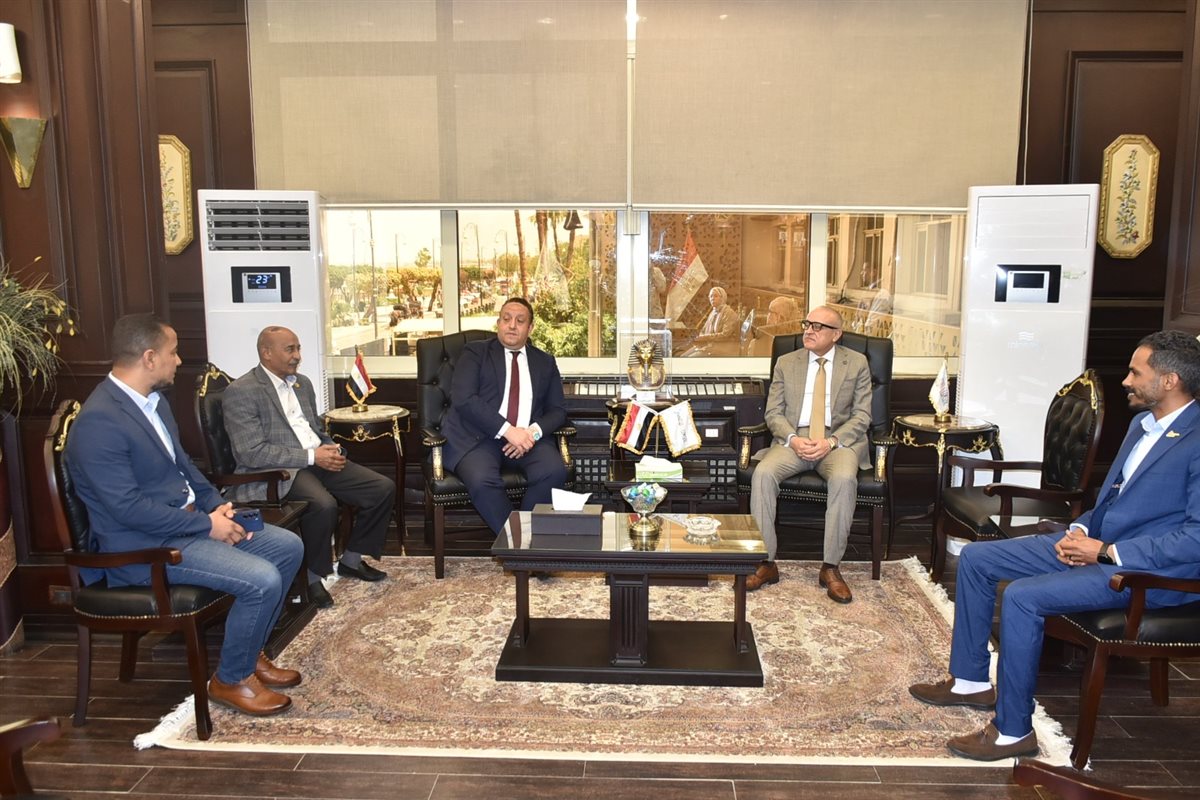 اجتماع محافظ الأقصر ونقيب المهندسين&nbsp;