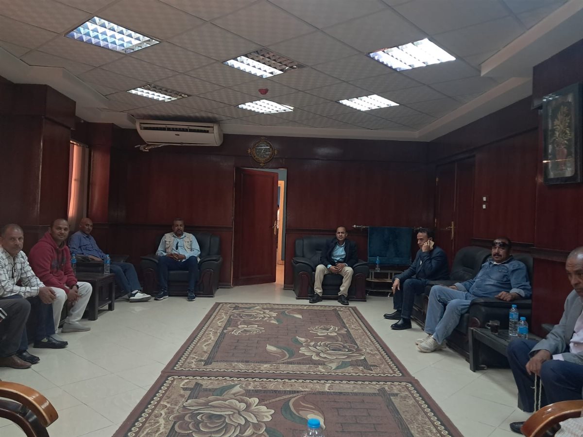 اجتماع رئيس مدينة إسنا&nbsp;