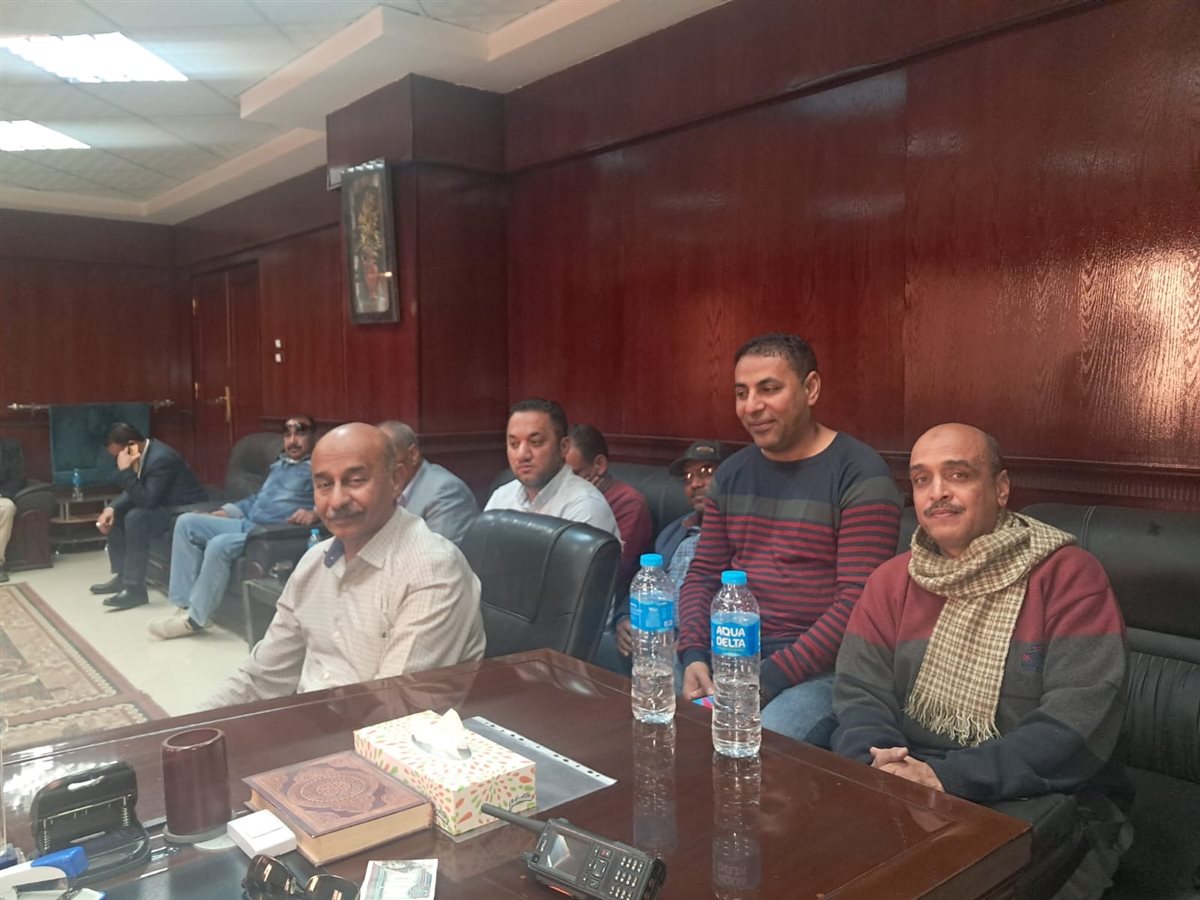 اجتماع رئيس مدينة إسنا&nbsp;