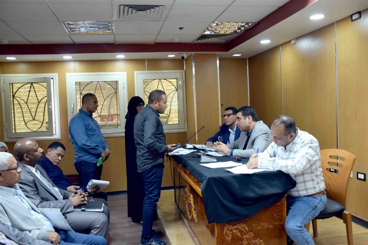 نائب محافظ الأقصر يفحص شكاوى المواطنين&nbsp;