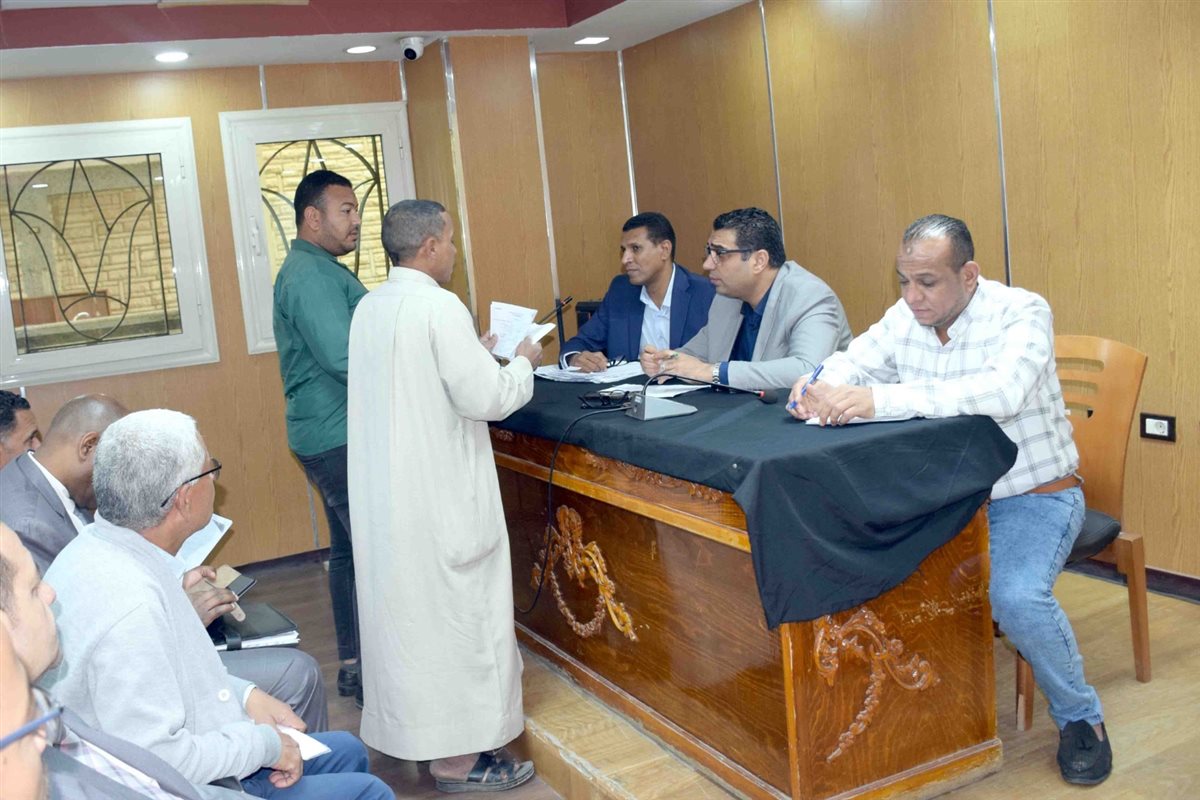 نائب محافظ الأقصر يفحص شكاوى المواطنين&nbsp;