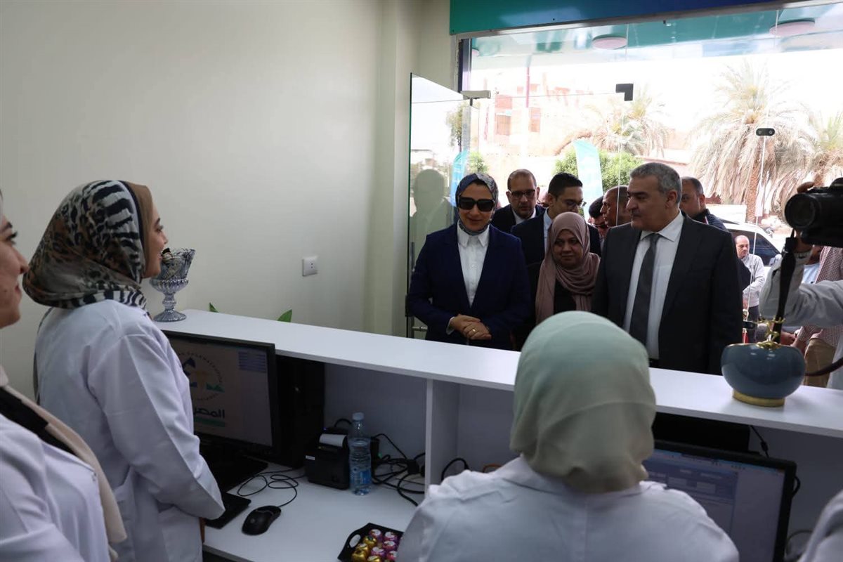 جانب من افتتاح صيدلية الاسعاف