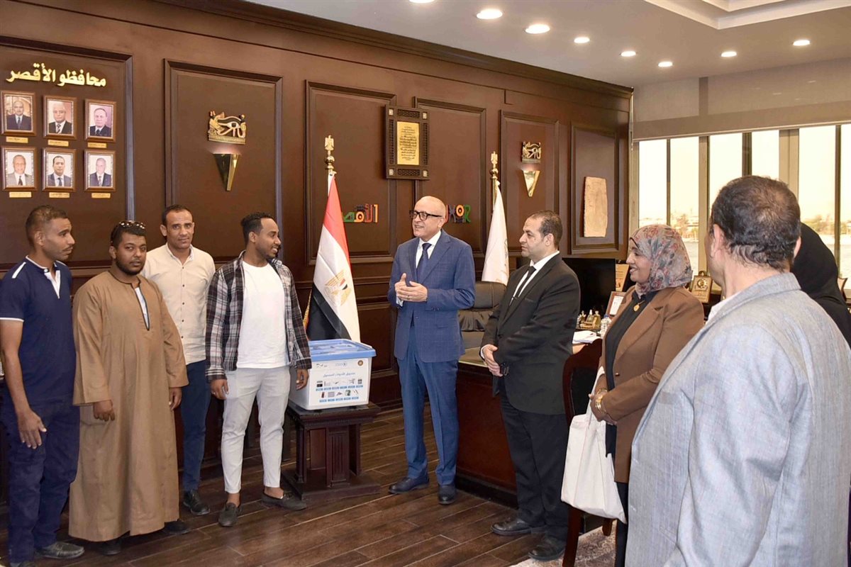 محافظ الأقصر ودعم المشروعات الصغيرة للشباب