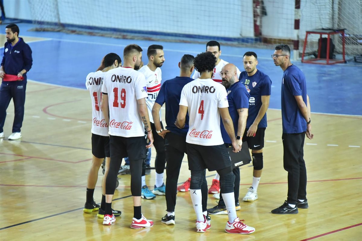 <strong>الزمالك يفوز على سموحة ويضرب موعدًا مع الأهلي في نهائي كأس مصر للكرة الطائرة رجال</strong>