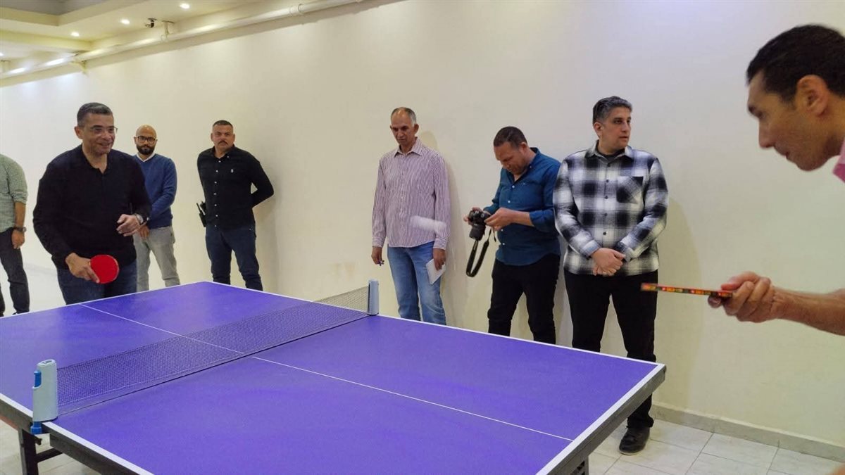 وزير الرياضة يلعب حديد بالمدينة الشبابية بالغردقة 