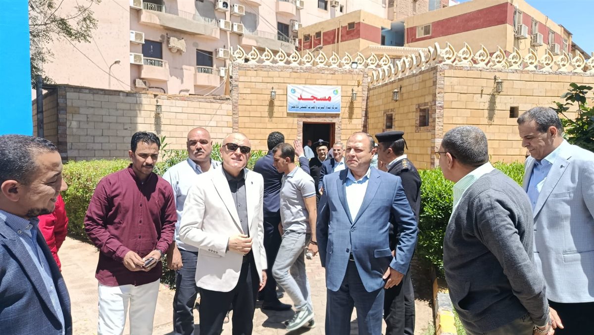 محافظ الأقصر يؤدي صلاة الجمعة بشركةً المياه&nbsp;