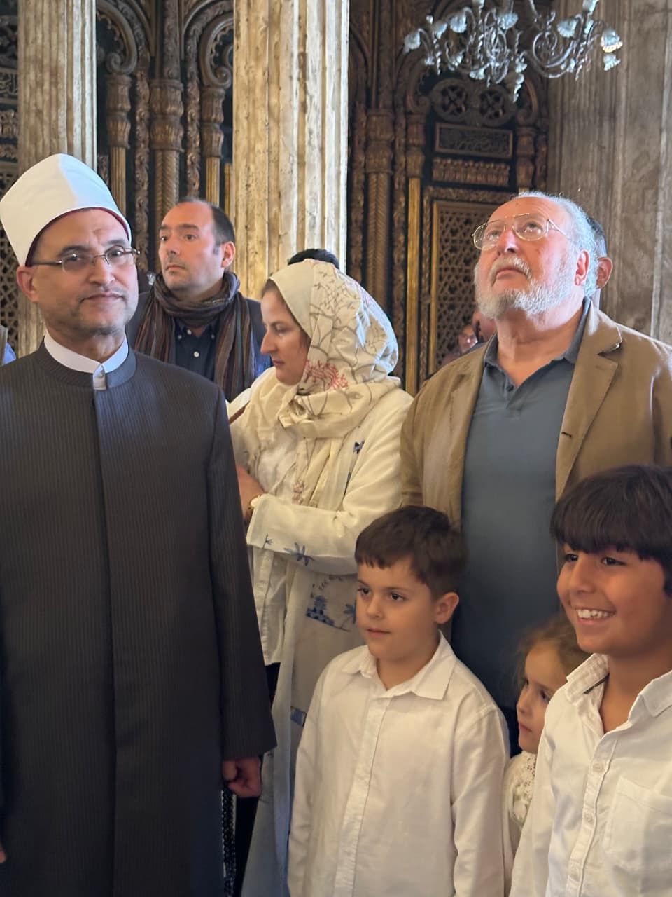 الملك أحمد فؤاد الثاني يؤدي صلاة الجمعة بمسجد محمد علي بالقلعة