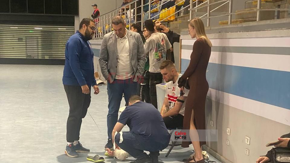 <strong>إصابة ديمتري لاعب الزمالك في كاحل القدم خلال نهائي كأس مصر للطائرة</strong>