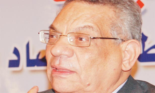 إسماعيل حسن محافظ البنك المركزي