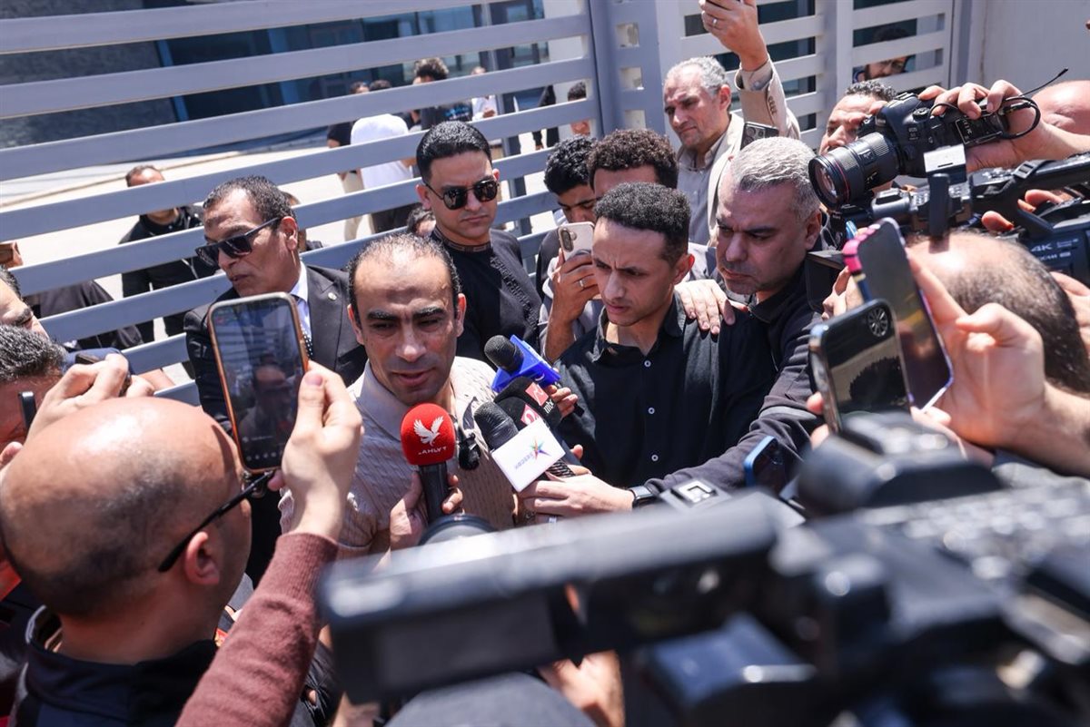 لحظة مغادرة وفد الأهلي لمقر اتحاد الكرة