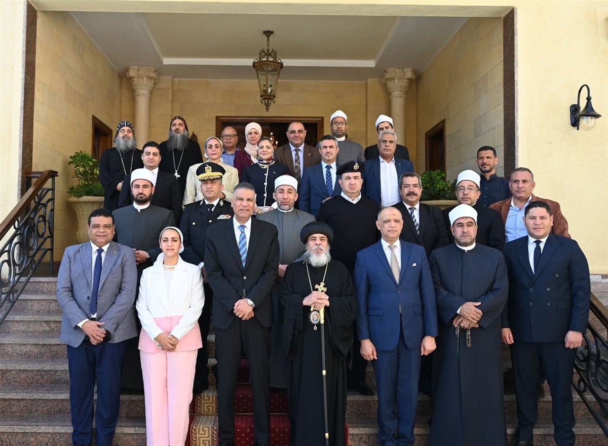 محافظ جنوب سيناء يزور كاتدرائية السمائيين بشرم الشيخ لتهنئة الأقباط بعيد القيامة