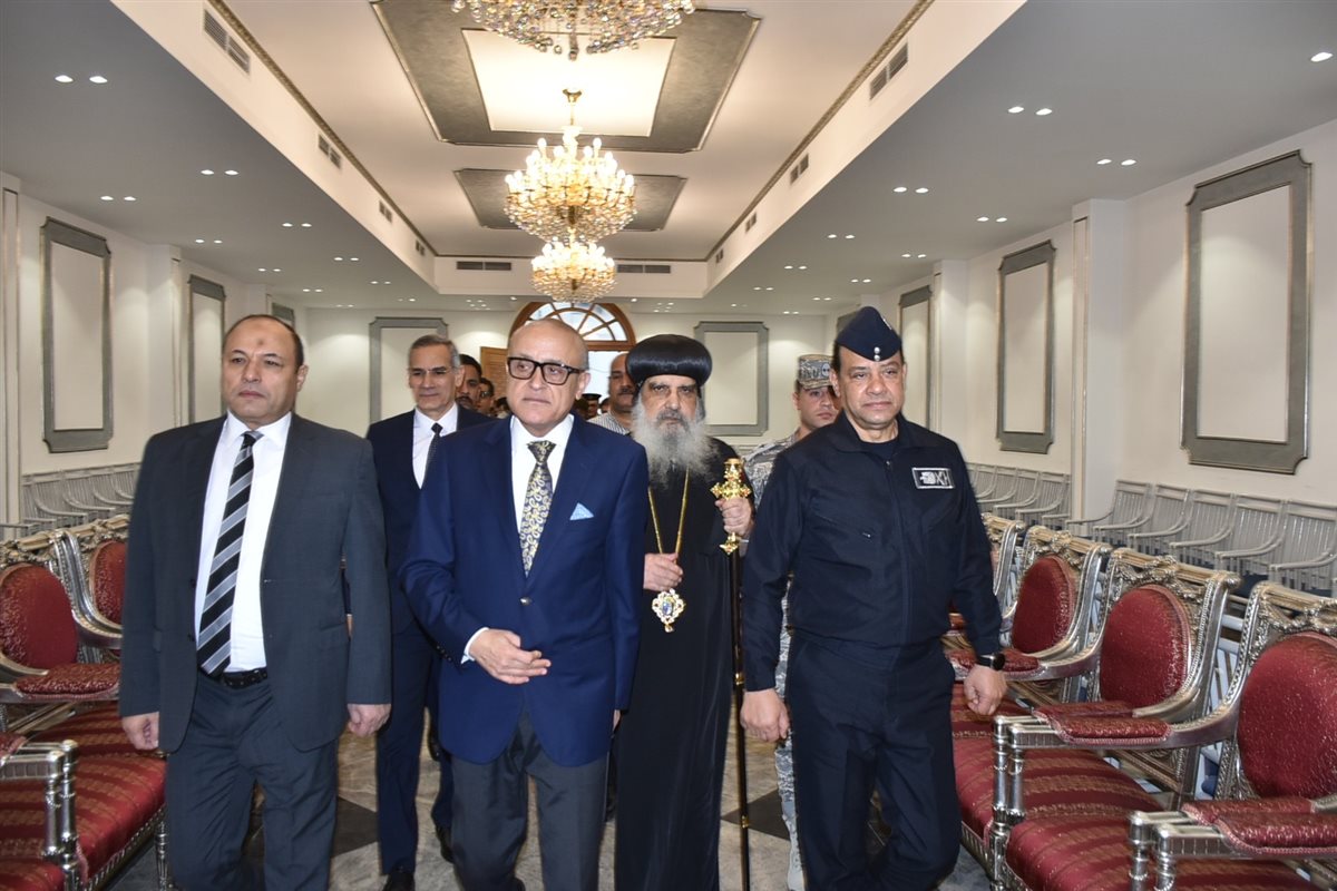 خلال جولة على الكنائس محافظ الأقصر يهنئ الطوائف المسيحية&nbsp;