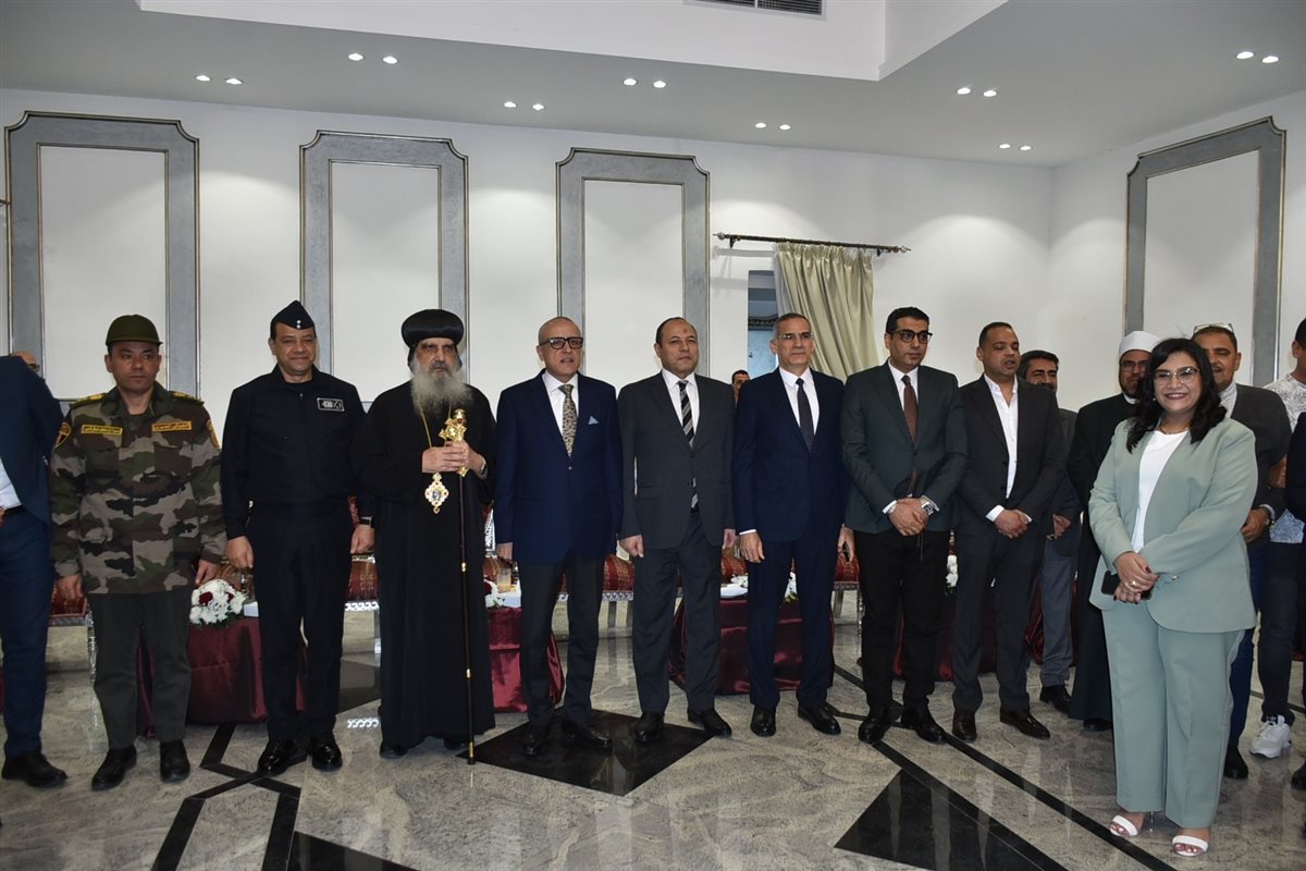 خلال جولة على الكنائس محافظ الأقصر يهنئ الطوائف المسيحية&nbsp;