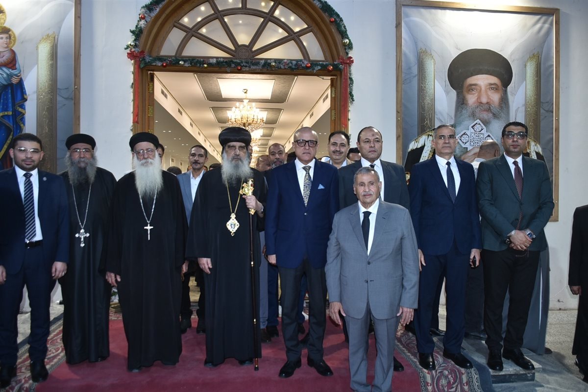 خلال جولة على الكنائس محافظ الأقصر يهنئ الطوائف المسيحية&nbsp;