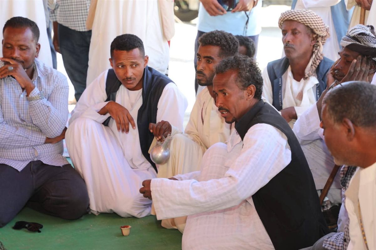 محافظ البحر الأحمر يلتقي أهالي محمية جبل علبة